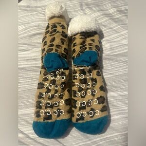 CC Leopard-Print Fuzzy-Lined Grip Socks - Tan/Teal